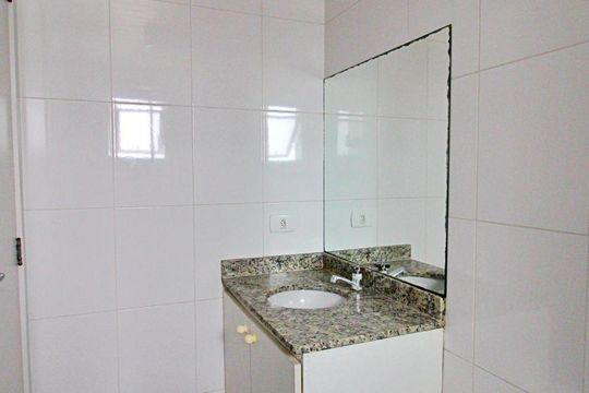 Banheiro de apartamento para alugar com 1 quarto, 26m² em Bangú, Santo André
