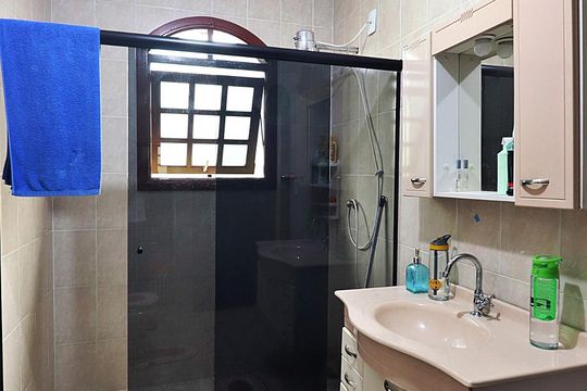 Banheiro da Suíte de casa à venda com 5 quartos, 392m² em Parque Oratorio, Santo André