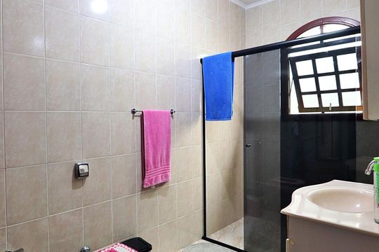 Banheiro da Suíte de casa à venda com 5 quartos, 392m² em Parque Oratorio, Santo André