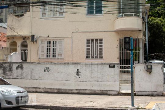 Fachada de casa à venda com 3 quartos, 110m² em Icaraí, Niterói