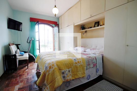 Suíte de casa à venda com 5 quartos, 200m² em Vila Morse, São Paulo