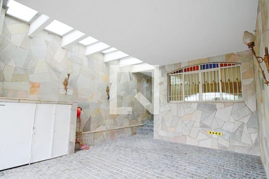Garagem de casa à venda com 5 quartos, 200m² em Vila Morse, São Paulo