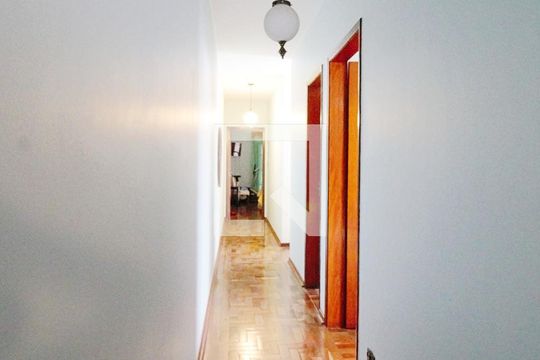Corredor de casa à venda com 5 quartos, 200m² em Vila Morse, São Paulo