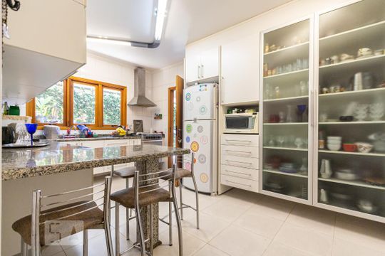 Cozinha de casa à venda com 4 quartos, 250m² em Lar São Paulo, São Paulo