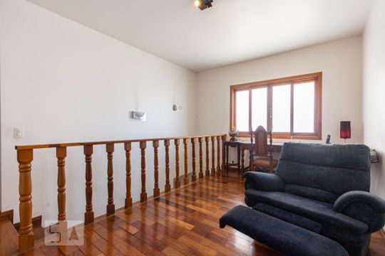 Sala de TV de casa à venda com 4 quartos, 250m² em Lar São Paulo, São Paulo