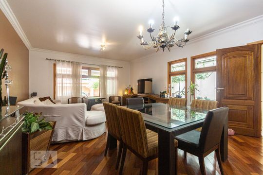 Casa à venda com 4 quartos, 250m² em Lar São Paulo, São Paulo