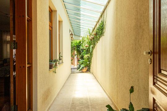 Corredor Externo de casa à venda com 4 quartos, 250m² em Lar São Paulo, São Paulo