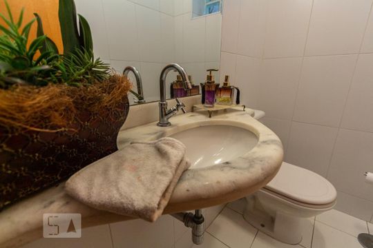 Lavabo de casa à venda com 4 quartos, 250m² em Lar São Paulo, São Paulo