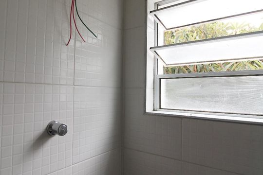Banheiro de apartamento para alugar com 2 quartos, 52m² em Jardim Iracema, São Paulo