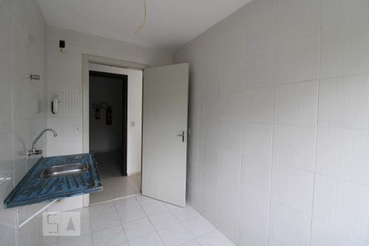 Cozinha de apartamento para alugar com 2 quartos, 52m² em Jardim Iracema, São Paulo