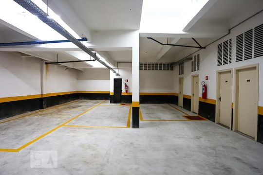 Garagem de apartamento à venda com 4 quartos, 300m² em Vila Suzana, São Paulo