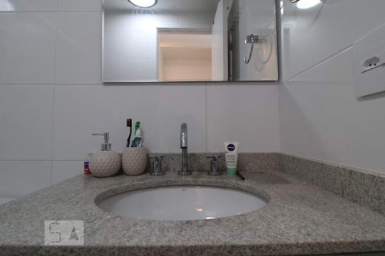 Pia do banheiro de kitnet/studio à venda com 1 quarto, 38m² em Campo Belo, São Paulo