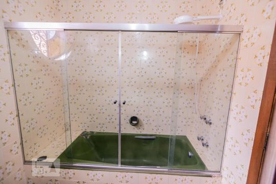 Banheiro 2 de casa para alugar com 4 quartos, 200m² em Parque Continental, São Paulo