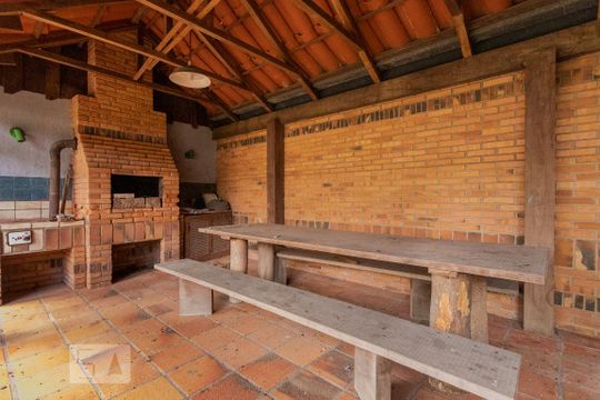 Churrasqueira de casa à venda com 8 quartos, 458m² em Auxiliadora, Porto Alegre