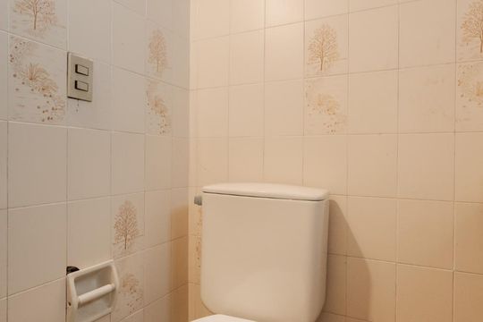 Banheiro de casa à venda com 8 quartos, 458m² em Auxiliadora, Porto Alegre