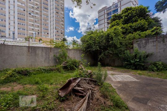 Pátio de casa à venda com 8 quartos, 458m² em Auxiliadora, Porto Alegre