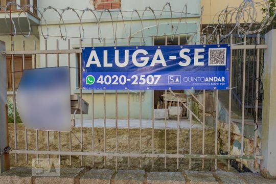 Fachada de casa à venda com 8 quartos, 458m² em Auxiliadora, Porto Alegre