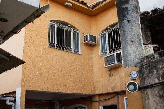 Fachada de casa à venda com 4 quartos, 120m² em Inhaúma, Rio de Janeiro
