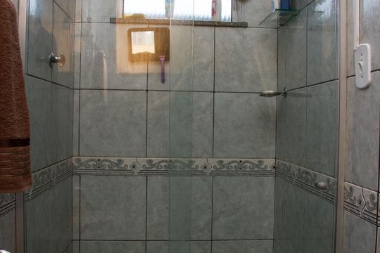 Banheiro Social de casa à venda com 4 quartos, 120m² em Inhaúma, Rio de Janeiro