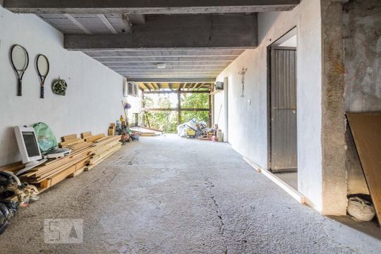 Garagem de casa à venda com 3 quartos, 200m² em Ipanema, Porto Alegre