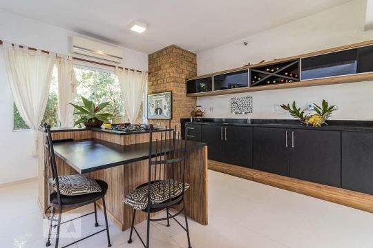 Cozinha de casa à venda com 3 quartos, 200m² em Ipanema, Porto Alegre