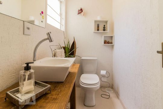 Lavabo de casa à venda com 3 quartos, 200m² em Ipanema, Porto Alegre