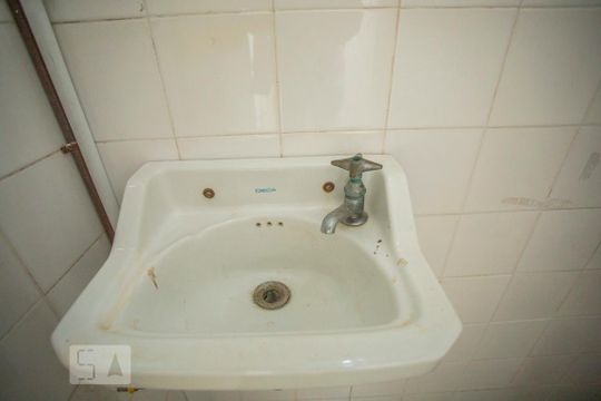 Banheiro de Serviço - Torneira de apartamento para alugar com 2 quartos, 69m² em Vila da Saúde, São Paulo