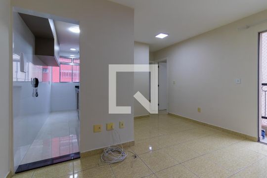 Sala de apartamento à venda com 2 quartos, 48m² em Vila Carmosina, São Paulo