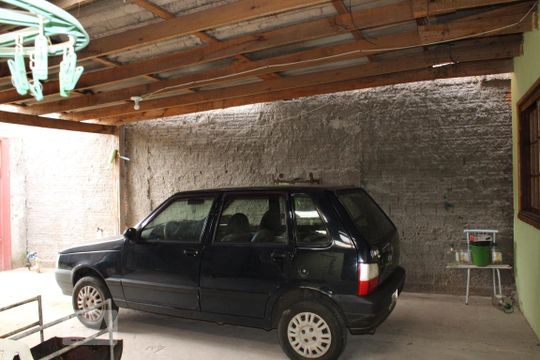 Garagem de casa à venda com 3 quartos, 80m² em Guajuviras, Canoas