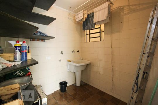 Área de Serviço de casa para alugar com 4 quartos, 200m² em Vila Nova Conceição, São Paulo