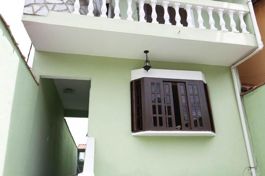 Fachada de casa à venda com 4 quartos, 300m² em Parada Xv de Novembro, São Paulo