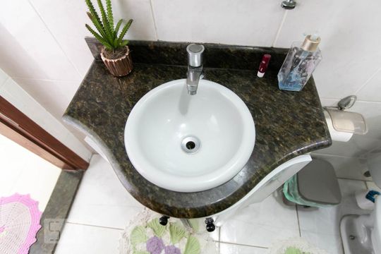 Lavabo de casa para alugar com 4 quartos, 300m² em Parada Xv de Novembro, São Paulo