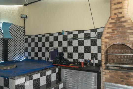 Quintal de apartamento à venda com 2 quartos, 90m² em Grajaú, Rio de Janeiro