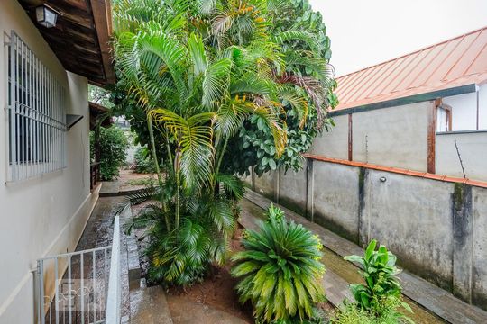 Casa à venda com 5 quartos, 350m² em Palmeiras, Belo Horizonte