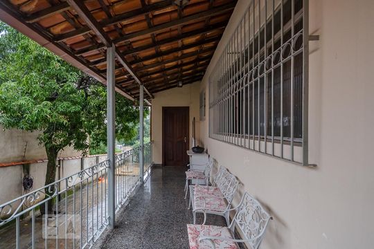 varanda de casa à venda com 5 quartos, 350m² em Palmeiras, Belo Horizonte
