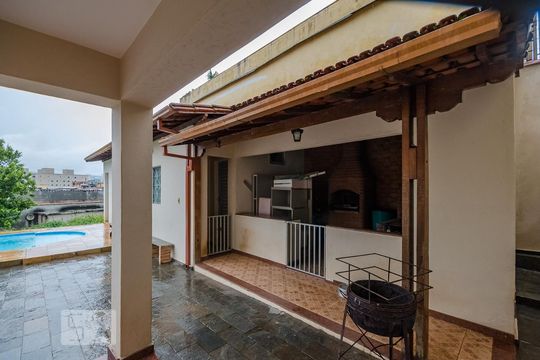 Área Externa de casa à venda com 5 quartos, 350m² em Palmeiras, Belo Horizonte