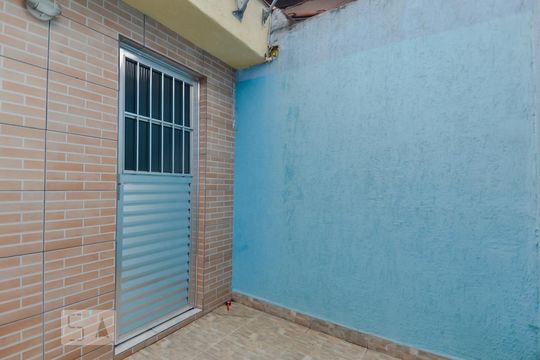 Área Externa de casa para alugar com 2 quartos, 44m² em Jardim Aida, Guarulhos