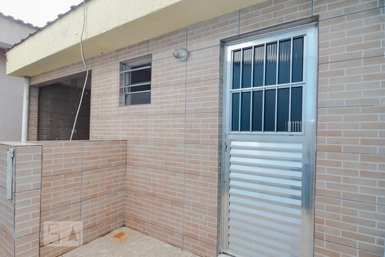 Área Externa de casa para alugar com 2 quartos, 44m² em Jardim Aida, Guarulhos