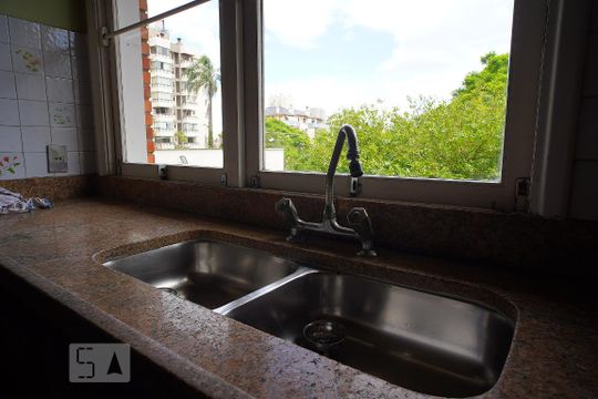 Cozinha de casa para alugar com 4 quartos, 238m² em Bela Vista, Porto Alegre