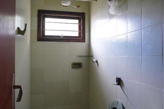 Lavabo Garagem de casa para alugar com 4 quartos, 238m² em Bela Vista, Porto Alegre