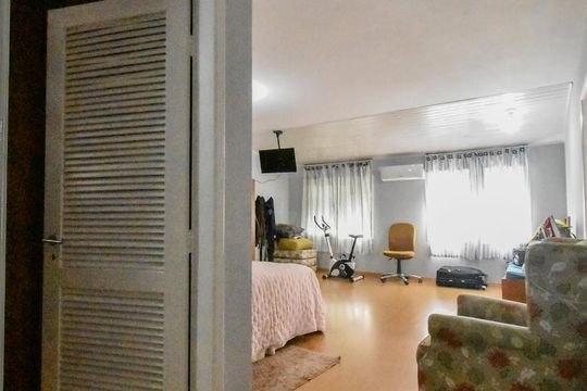 Suíte de casa à venda com 8 quartos, 500m² em Vila Cordeiro, São Paulo