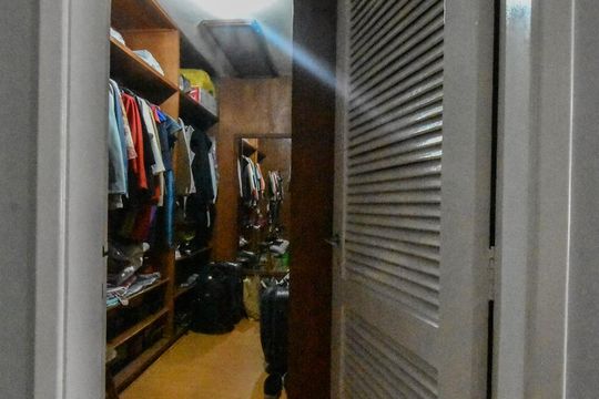 Closet Suíte 01 de casa à venda com 8 quartos, 500m² em Vila Cordeiro, São Paulo