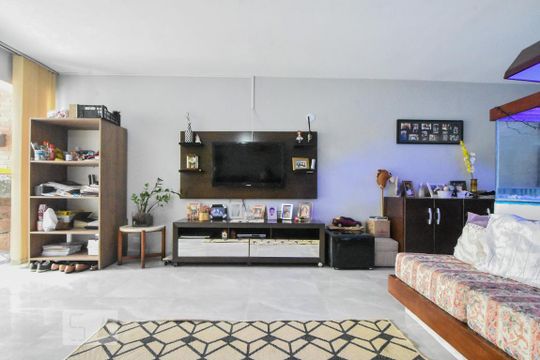 Sala de Estar de casa à venda com 8 quartos, 500m² em Vila Cordeiro, São Paulo