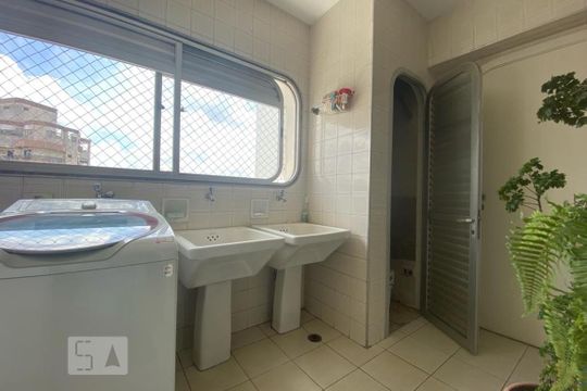 Área de Serviço de apartamento para alugar com 4 quartos, 290m² em Vila Suzana, São Paulo