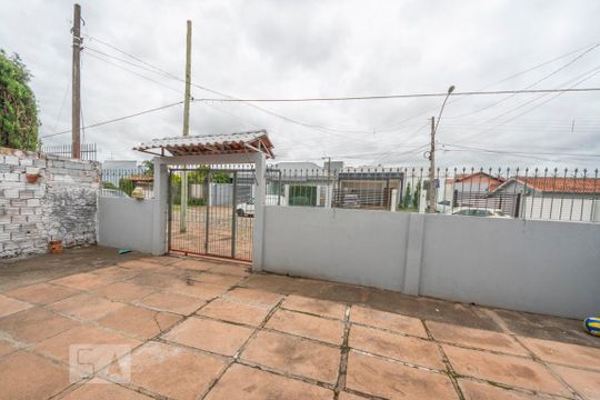 Pátio frente de casa para alugar com 2 quartos, 200m² em Scharlau, São Leopoldo