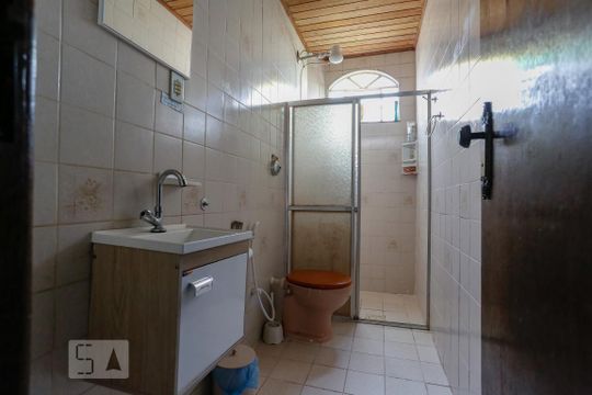Banheiro de casa para alugar com 10 quartos, 450m² em Sagrada Família, Belo Horizonte