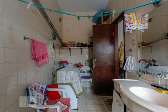 Quarto 3 de casa para alugar com 10 quartos, 450m² em Sagrada Família, Belo Horizonte
