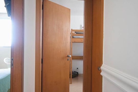 Corredor de apartamento à venda com 2 quartos, 60m² em Jardim Monte Alegre, Taboão da Serra