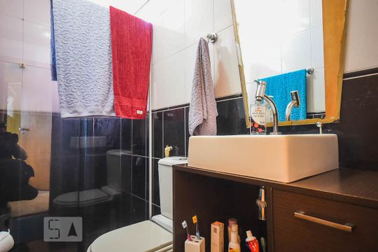 Banheiro de apartamento à venda com 2 quartos, 60m² em Jardim Monte Alegre, Taboão da Serra