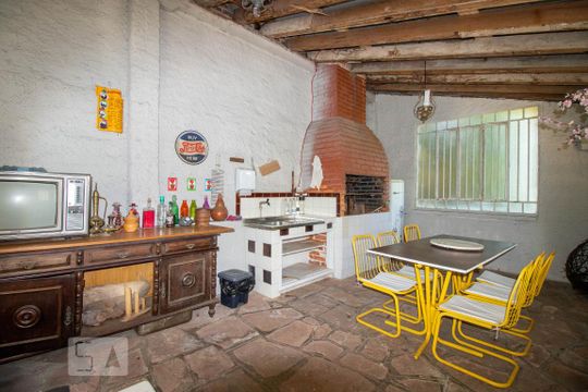 Churrasqueira de casa à venda com 3 quartos, 262m² em Petrópolis, Porto Alegre